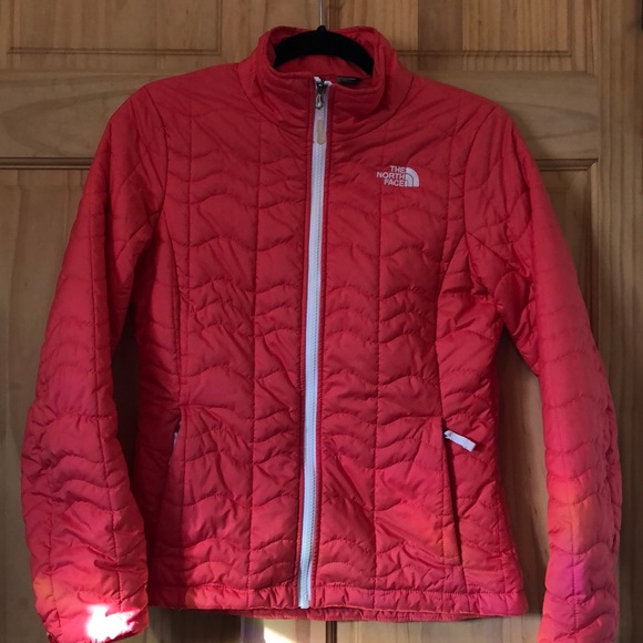 The North Face Jackets & Blazers - The North Face lightweight quilted puffer jacket coat coral size small EUC